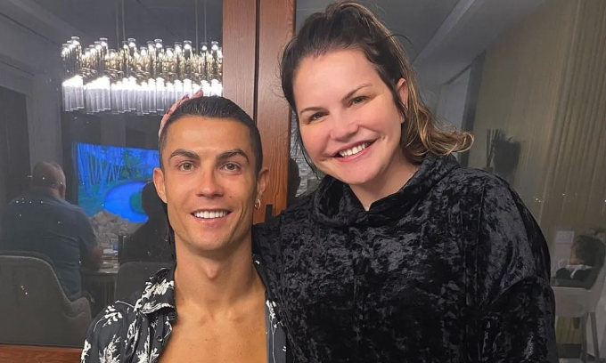 Ronaldo và chị gái Katia Aveiro. Ảnh: Instagram@katiaaveirooficial