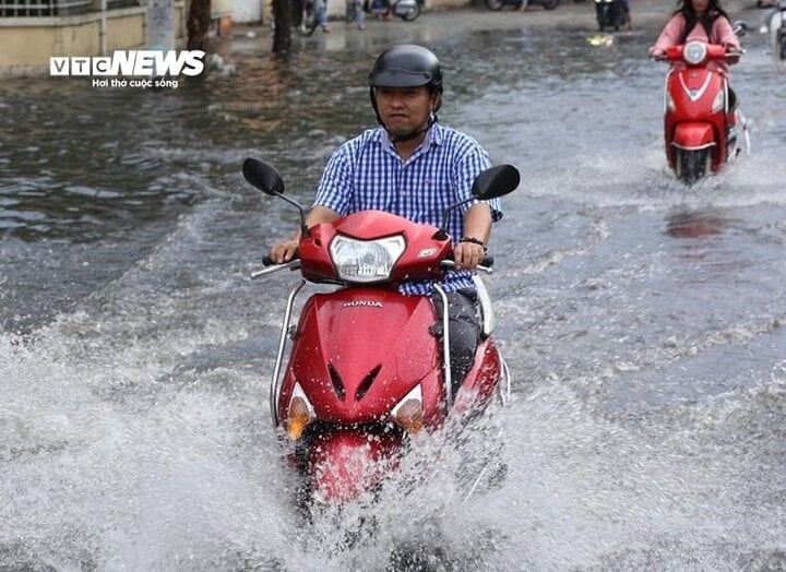 Thời tiết tại TP.HCM hôm nay 28/11, nhiều mây, trưa và chiều giảm mây trời nắng, chiều và tối có mưa rào và dông vài nơi. (Ảnh minh họa)