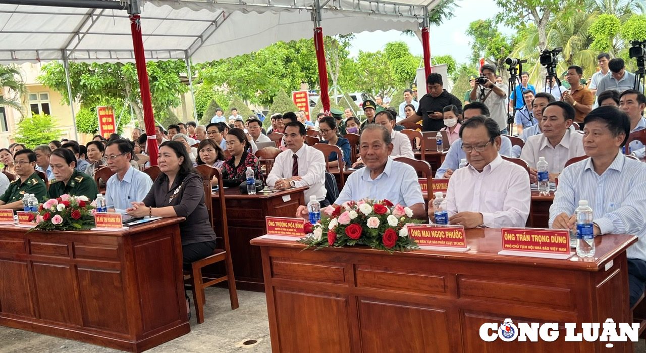 chuong trinh cung ngu dan thap sang den tren bien den voi tinh ben tre hinh 1