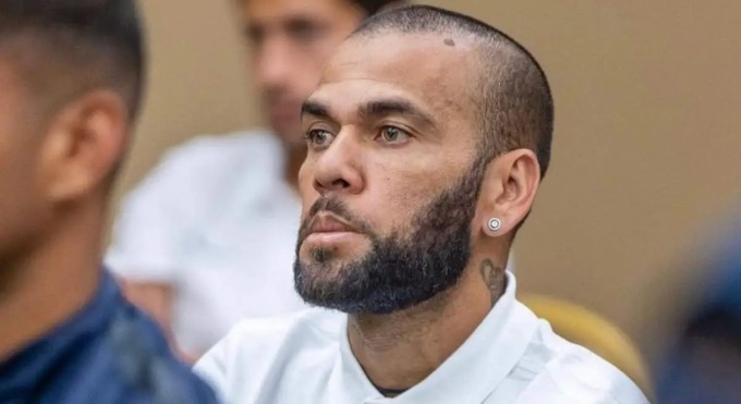 Dani Alves từng đưa ra 5 lời khai khác nhau để chối tội, nhưng sau cùng nhận tội và chấp nhận bồi thường, để đổi lấy thỏa thuận giảm án với các cơ quan tư pháp Tây Ban Nha. Ảnh: EFE