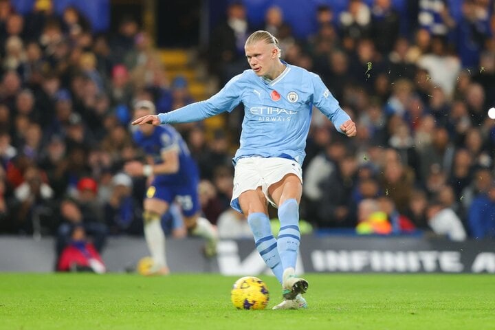 Haaland ghi 2 bàn cho Man City. (Ảnh: Getty Images)