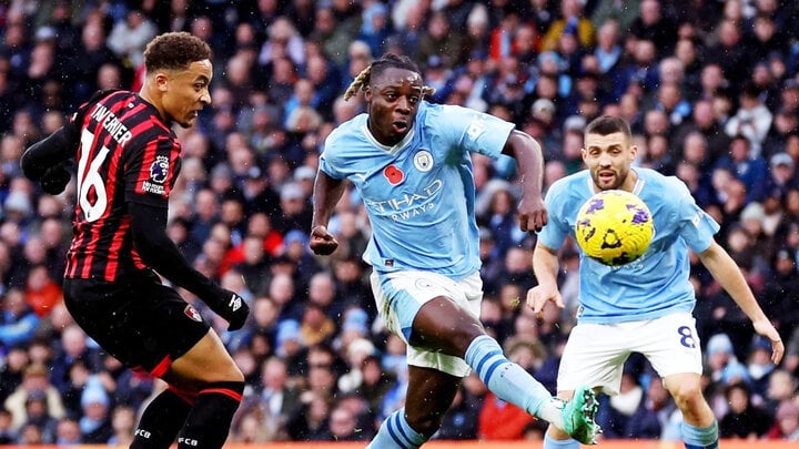 Jeremy Doku ghi đậm dấu ấn trong chiến thắng của Man City. (Ảnh: Getty Images)