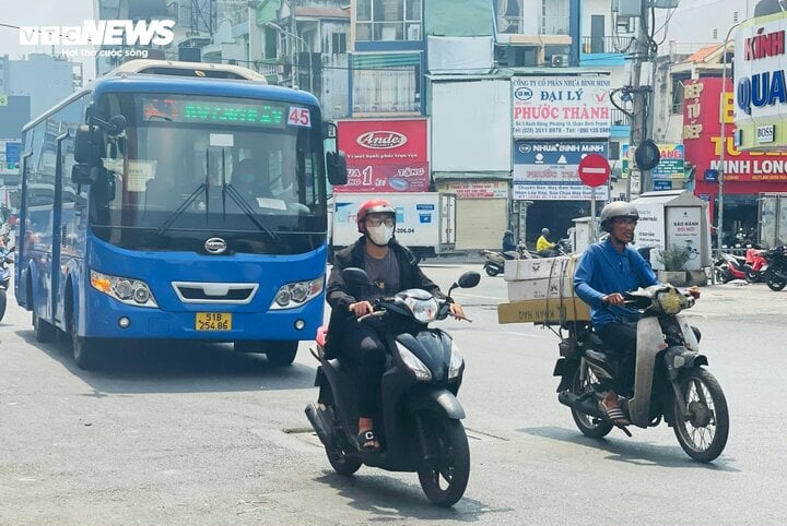 Thời tiết tại TP.HCM hôm nay 16/11, nhiều mây, trời nắng, chiều có mưa rào vài nơi. (Ảnh: Phan Nga)