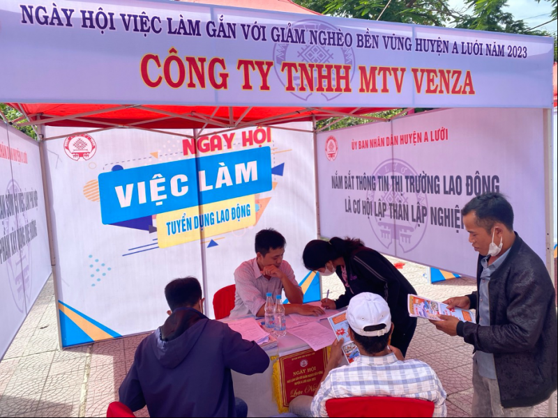 Tư vấn, tuyển dụng đưa người lao động đi làm việc ở nước ngoài là giải pháp hiệu quả góp phần giảm nghèo bền vững