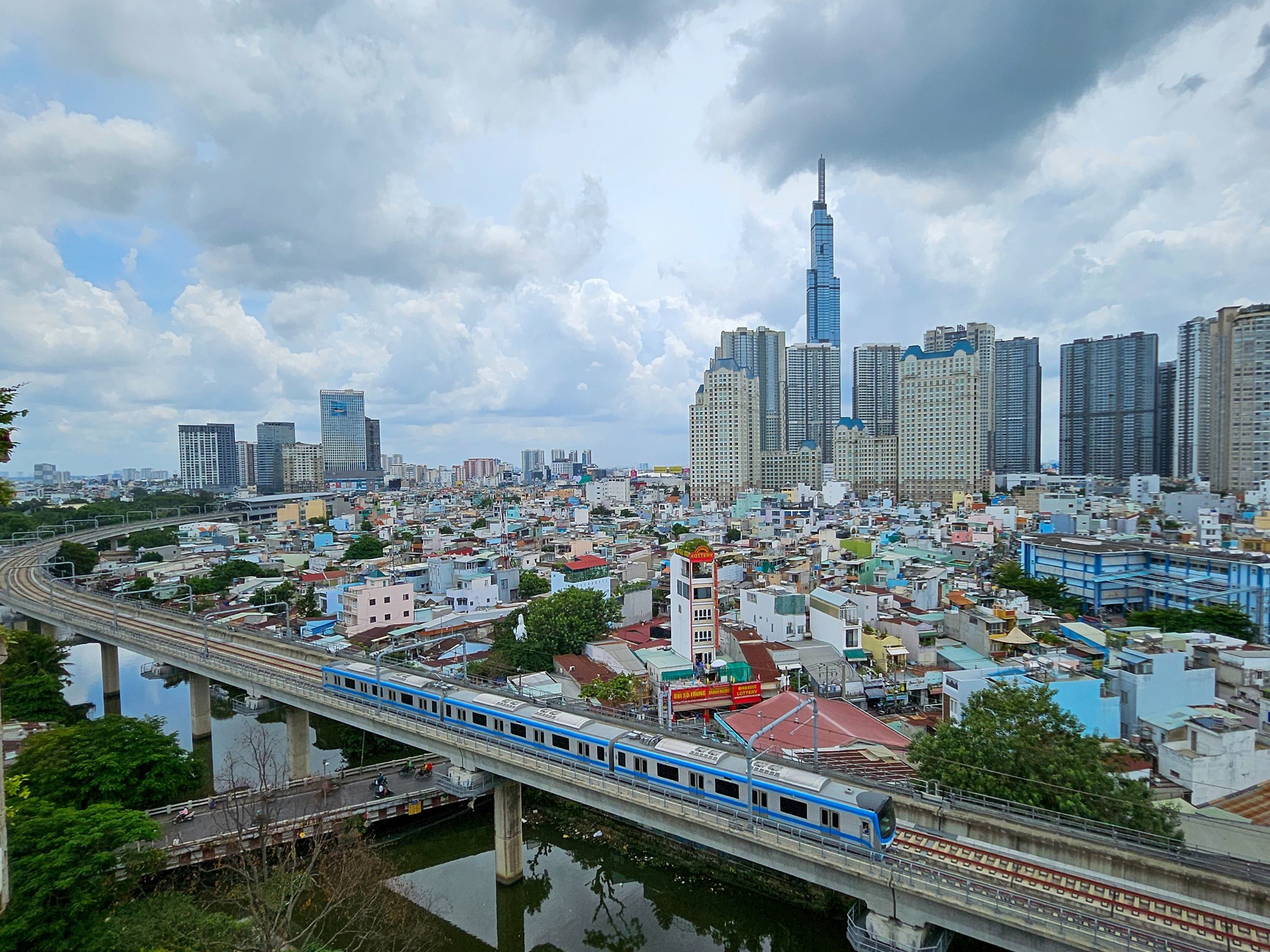 Được rót vốn gần 270 tỉ đồng, công ty vận hành tuyến metro số 1 'thoát nạn' - Ảnh 1.