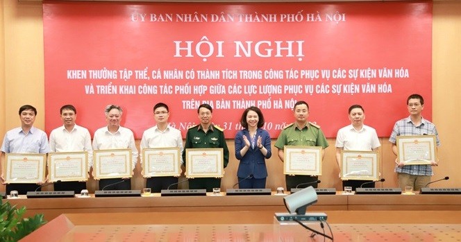 Hà Nội khen thưởng nhiều tập thể, cá nhân tích cực phục vụ các sự kiện văn hóa