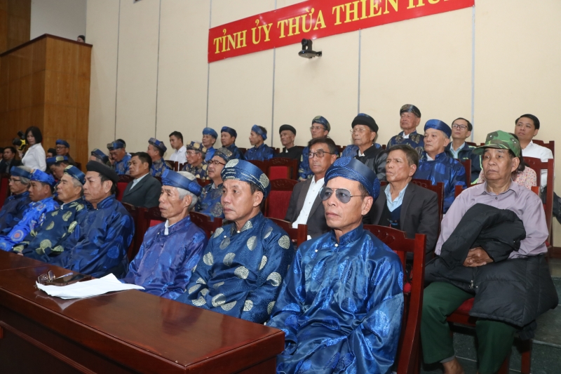 Già làng, trưởng bản, trưởng thôn, người có uy tín trên địa bàn toàn tỉnh Thừa Thiên Huế tham dự Hội nghị rà soát kết quả triển khai phong trào “Dòng họ, làng, bản không có hộ nghèo”.