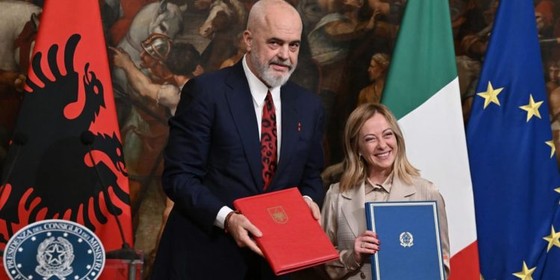 Thủ tướng Italia Giorgia Meloni và người đồng cấp Albania Edi Rama. Ảnh: REUTER