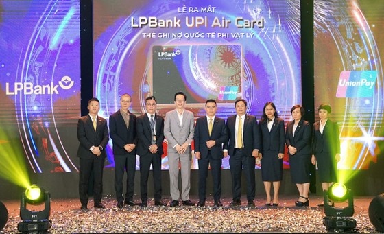 Đại diện Ban lãnh đạo Union Pay và LPBank