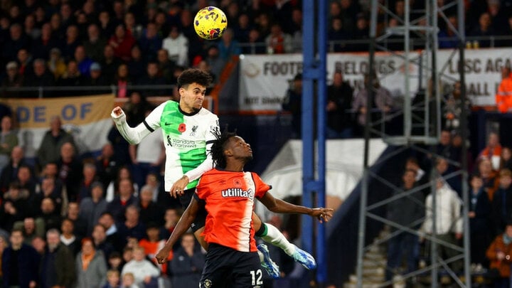 Luis Diaz giúp Liverpool gỡ hòa. (Ảnh: Getty Images)