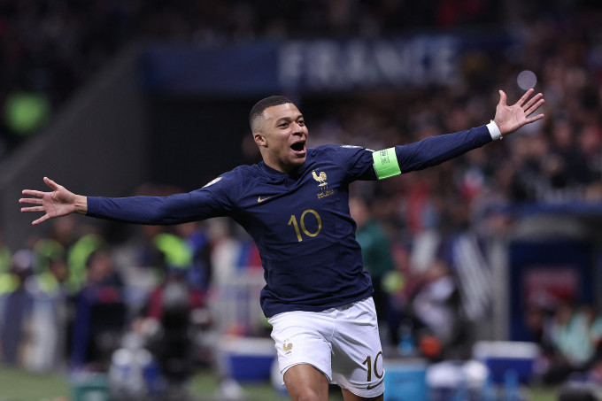 Mbappe mừng bàn thắng trong trận Pháp hạ Gibraltar 14-0 trên sân Riviera, Nice ở vòng loại Euro 2024 ngày 18/11. Ảnh: AFP