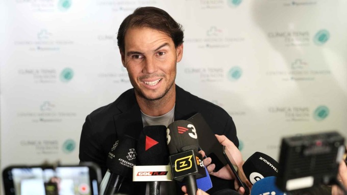 Nadal phát biểu trong sự kiện tại Teknon Tennis Clinic hôm 15/11. Ảnh: EFE