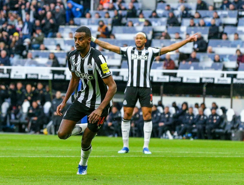 Newcastle khiến Chelsea phơi áo ở St. James Park - 1