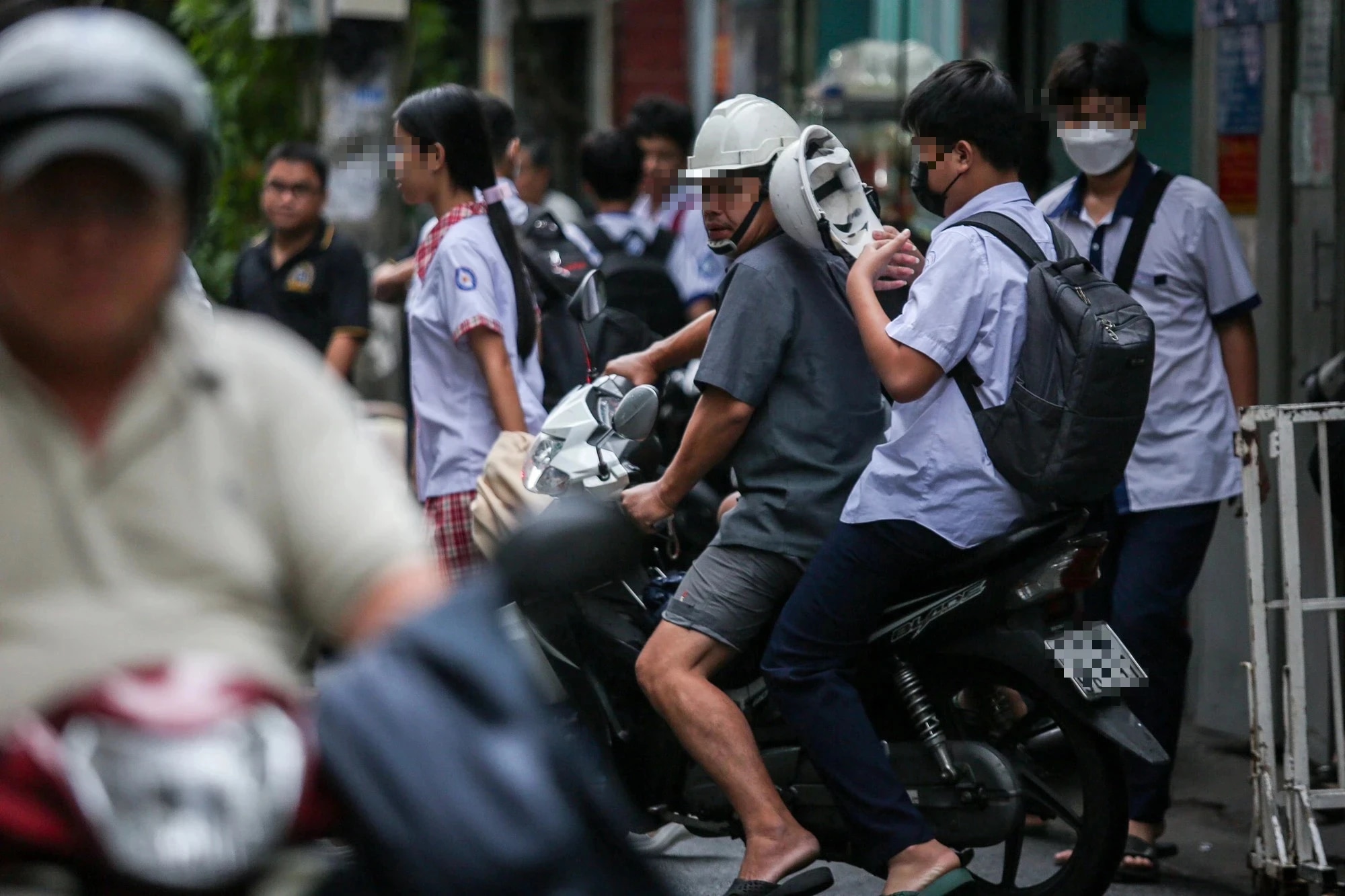 'Phải đi học thêm vì chương trình quá nặng!' - Ảnh 1.