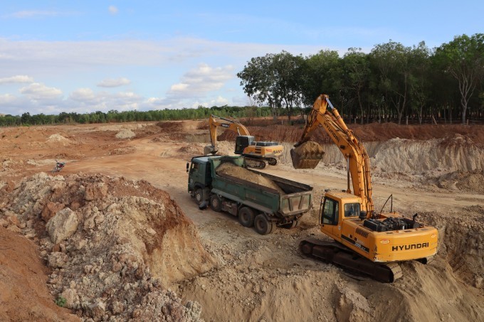 Mỏ đất Hàm Trí phục vụ thi công cao tốc Vĩnh Hảo - Phan Thiết. Ảnh:Việt Quốc