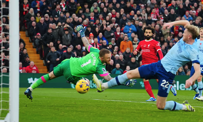 Salah tỏa sáng với hai bàn, giúp Liverpool vượt qua Arsenal. Ảnh: PA