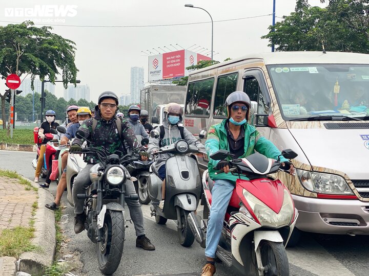 Thời tiết tại TP.HCM hôm nay 25/11, nhiều mây, sáng sớm có sương mù nhẹ vài nơi, trưa trời nắng nhẹ.