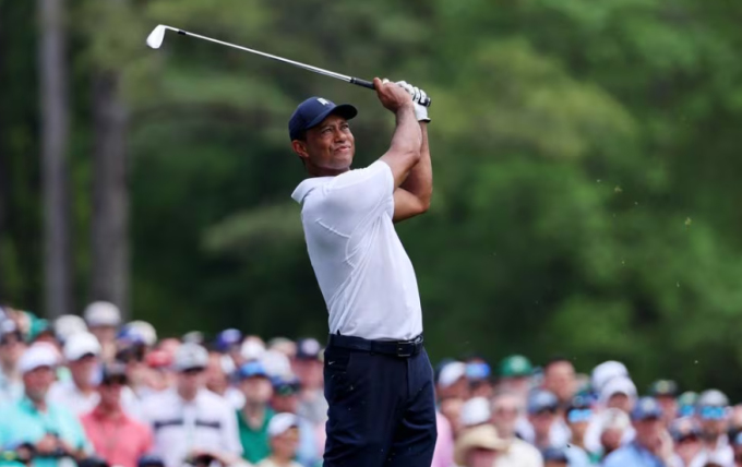 Tiger Woods thi đấu ở vòng 1 giải Masters hồi tháng 4/2023. Ảnh: Reuters