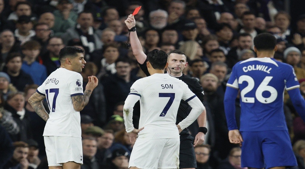 Tottenham bất ngờ thua đậm Chelsea; Man City trở lại vị trí đầu bảng xếp hạng Ngoại hạng Anh