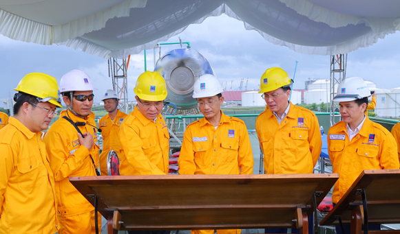 Khai mạc triển lãm ảnh “Petrovietnam trong tôi”