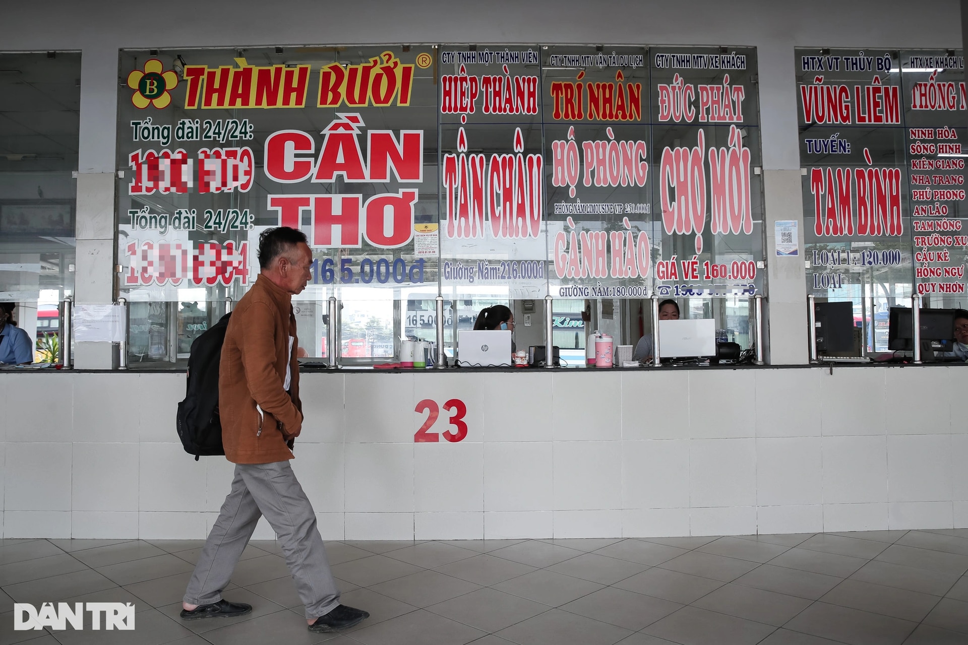 Văn phòng, nhà chờ của hãng xe Thành Bưởi vắng vẻ khi dừng hoạt động - 1