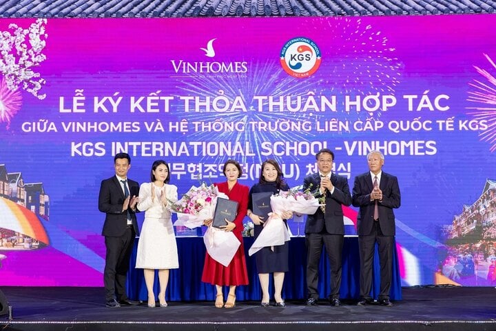 Lễ ký kết hợp tác toàn diện giữa Vinhomes và Hệ thống Trường liên cấp quốc tế Hàn Quốc để triển khai trường liên cấp tại Vinhomes Ocean Park 1.