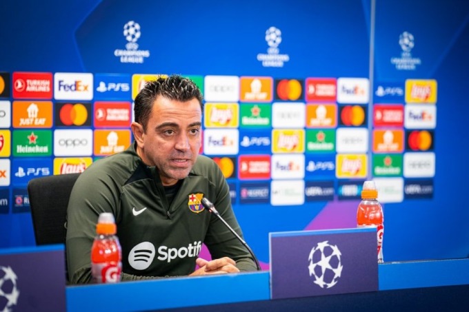 Xavi trong cuộc họp báo ngày 27/11, trước trận Barca tiếp Porto ở lượt năm bảng H Champions League. Ảnh: FC Barcelona