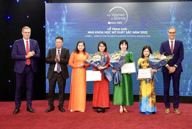 3 nhà khoa học nữ Việt Nam được trao giải thưởng L'Oréal - UNESCO năm 2023   - Ảnh 1.