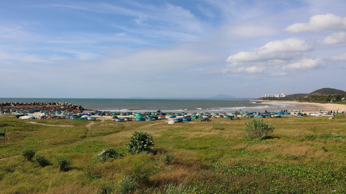 Toàn cảnh bến cá Bãi đá Ông Địa, TP Phan Thiết. Ảnh: Tư Huynh