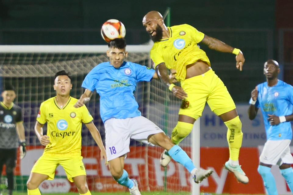 CLB Khánh Hòa thua Thanh Hóa, SLNA hòa kịch tính Quảng Nam FC - 2