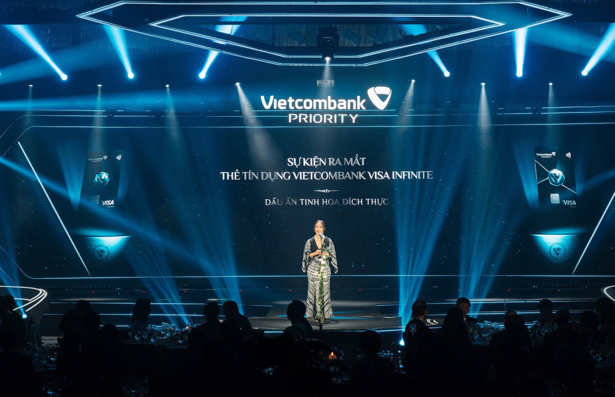 vietcombank ra mat the tin dung vietcombank visa infinite dau an tinh hoa dich thuc hinh 2