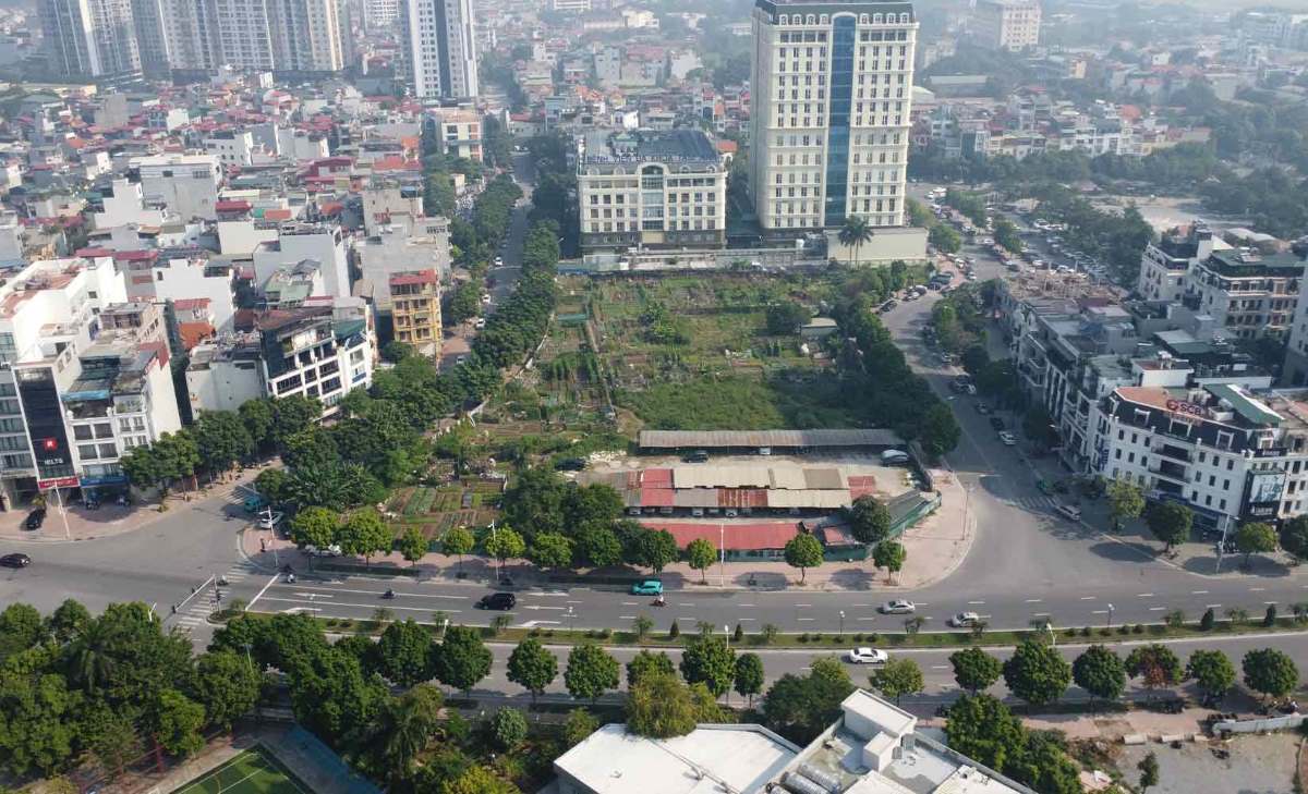 Lô đất 11.000 m2 tại quận Long Biên để làm Dự án Bệnh viện chuyên khoa ung bướu và phẫu thuật thẩm mỹ 1.000 năm Thăng Long. Ảnh: Vĩnh Hoàng 