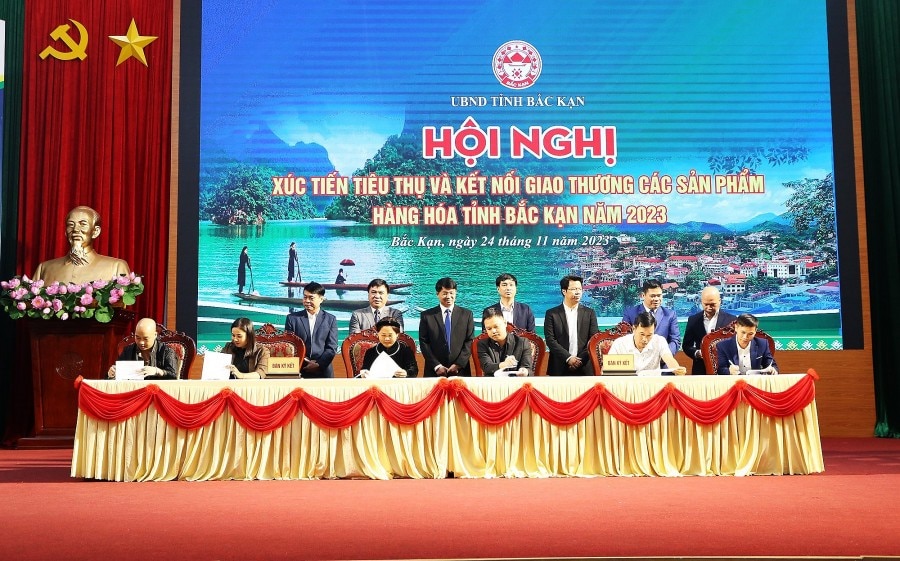 Ký kết biên bản ghi nhớ tại Hội nghị xúc tiến tiêu thụ và kết nối giao thương các sản phẩm hàng hóa tỉnh Bắc Kạn năm 2023