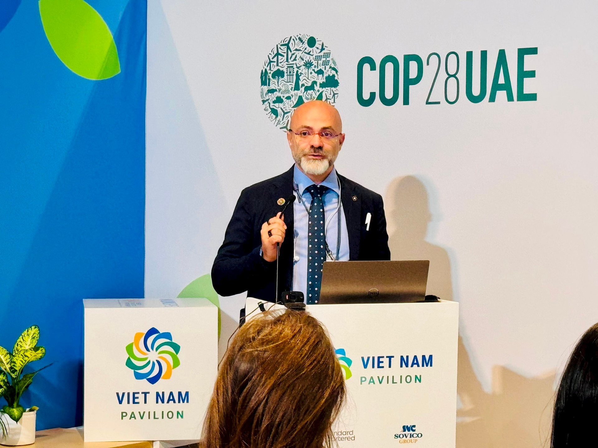 mr.-francesco-corvaro-dai-su-bien-doi-khi-hau-truong-doan-dam-phan-bdkh-cua-italia-tai-cop28.jpg