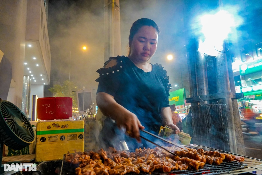 Hàng xiên nướng doanh thu hơn 16 triệu đồng/ngày: Bí quyết đông nghịt khách - 4