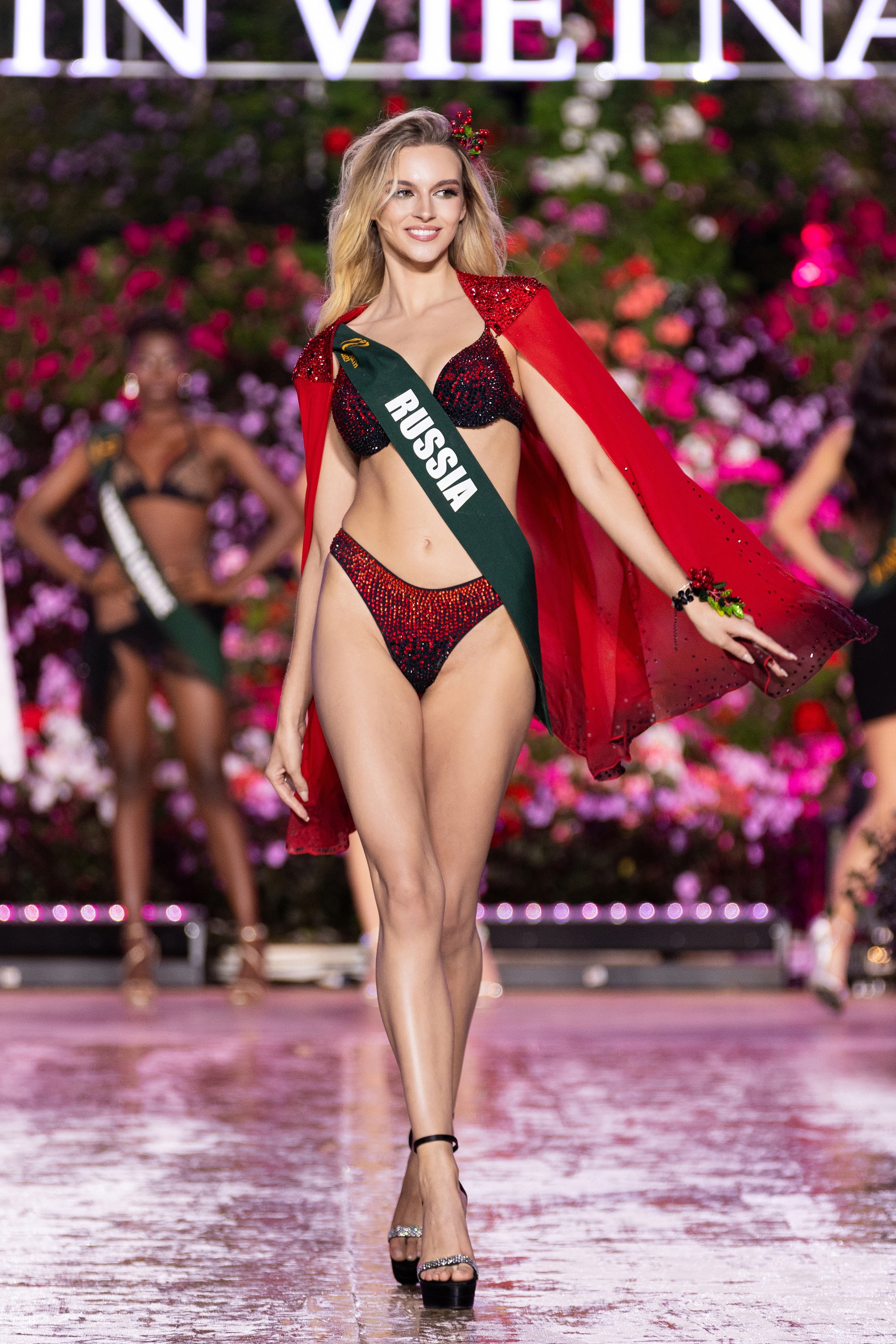 Dàn người đẹp Miss Earth 2023 khoe dáng nóng bỏng với bikini dưới trời lạnh 15 độ - Ảnh 5.