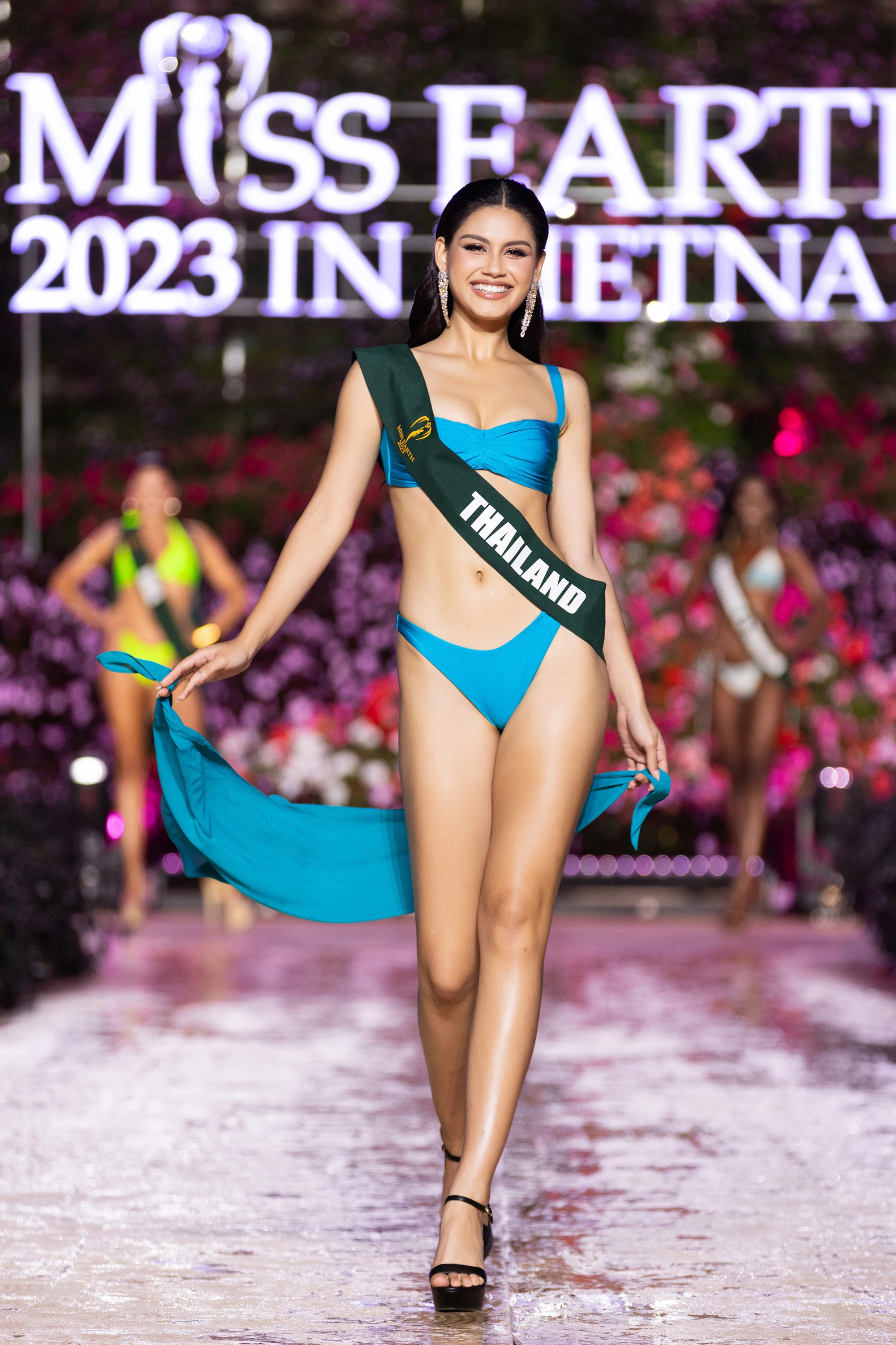 Dàn người đẹp Miss Earth 2023 khoe dáng nóng bỏng với bikini dưới trời lạnh 15 độ - Ảnh 10.