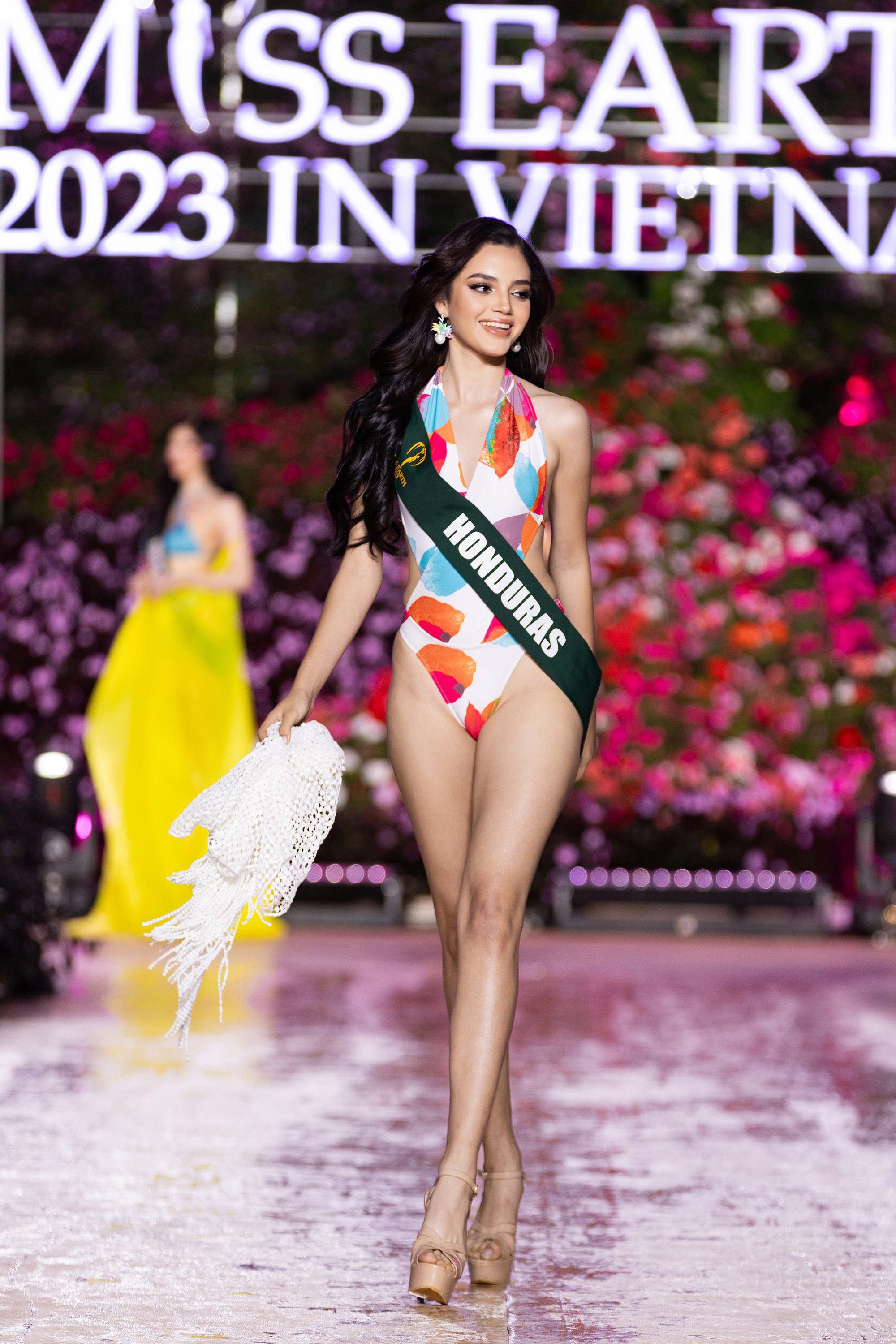 Dàn người đẹp Miss Earth 2023 khoe dáng nóng bỏng với bikini dưới trời lạnh 15 độ - Ảnh 32.