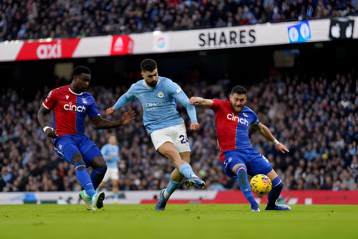 Man City áp đảo hoàn toàn. (Ảnh: Getty Images)