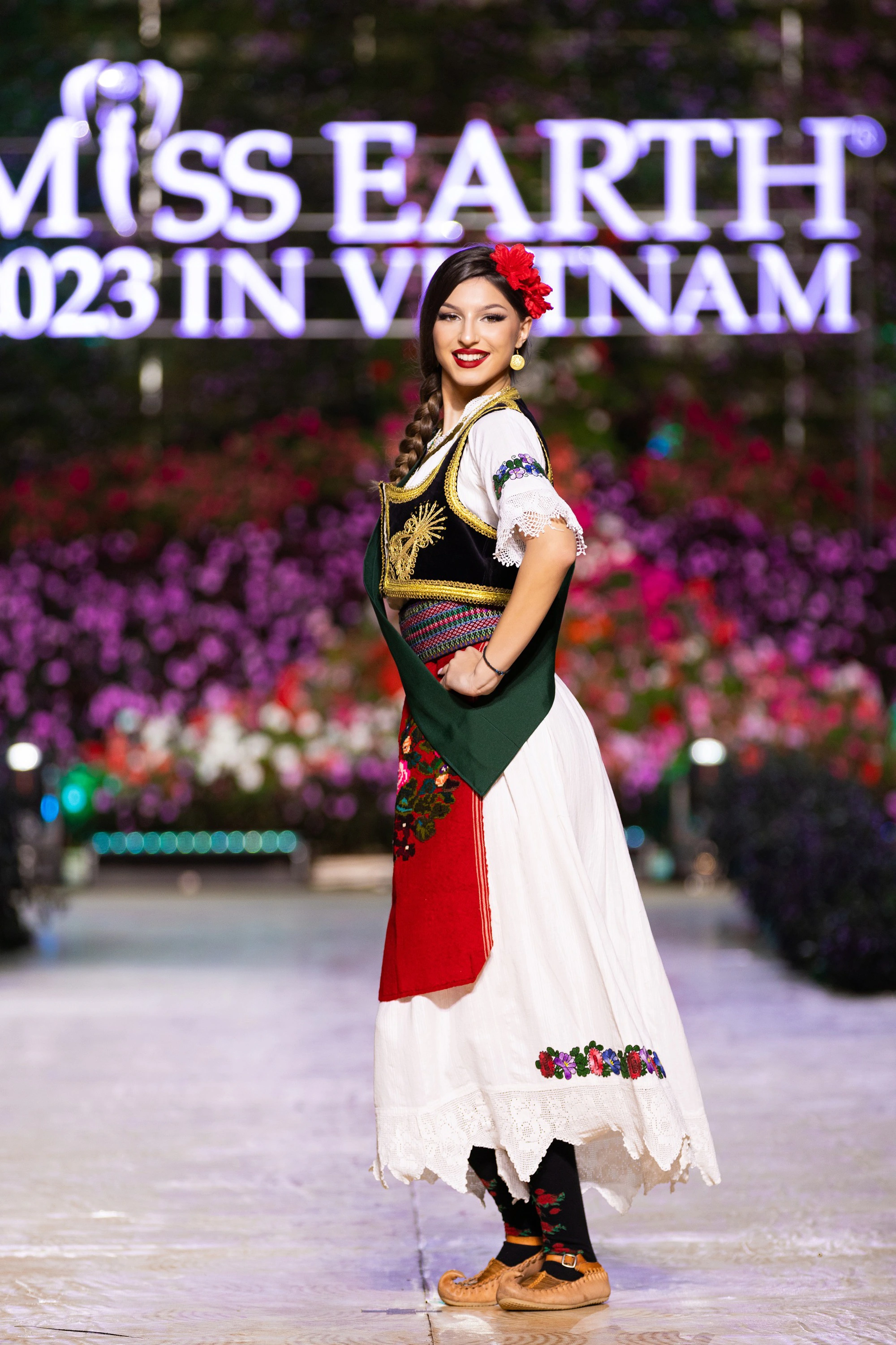 Bán kết Miss Earth 2023 màn trình Trang phục Dân tộc bùng nổ hình ảnh cỏ hoa, muông thú - Ảnh 10.