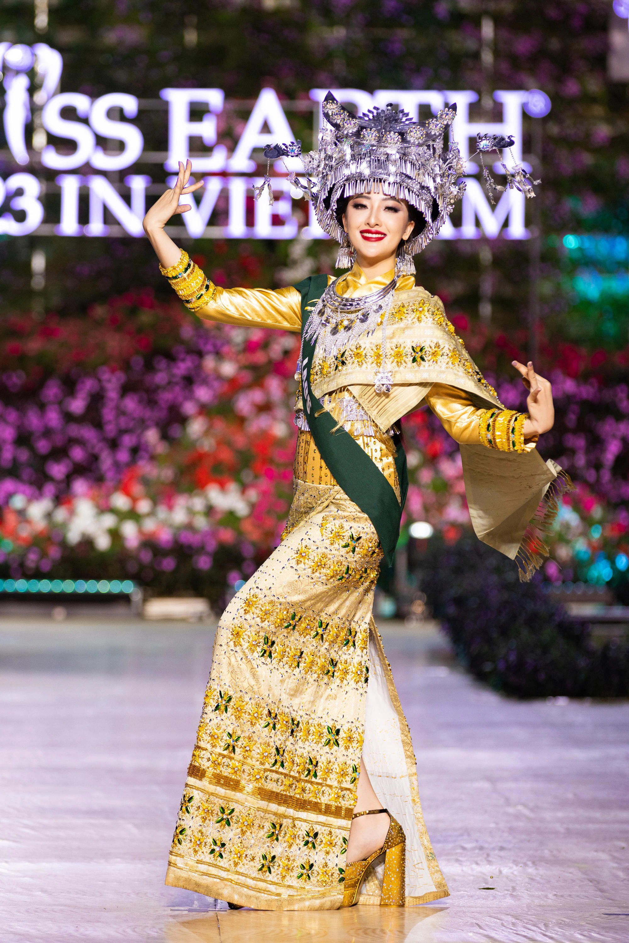 Bán kết Miss Earth 2023 màn trình Trang phục Dân tộc bùng nổ hình ảnh cỏ hoa, muông thú - Ảnh 20.