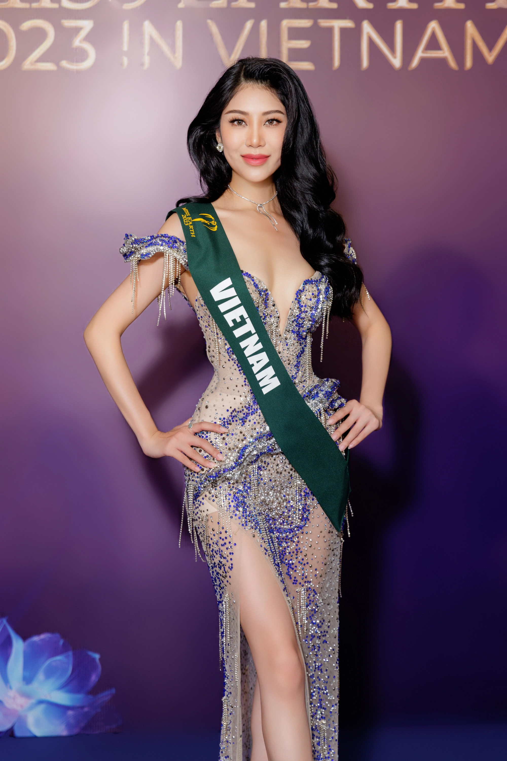 Hoa hậu Lan Anh mang trang phục “Nữ Vương” làm từ tre, nứa đến Miss Earth 2023 - Ảnh 2.