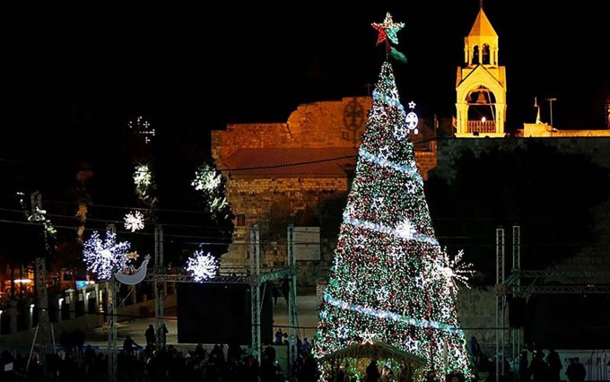 Giáng sinh với cây thông Noel và đèn trang trí ở Bethlehem những năm trước. Ảnh: Telegraph