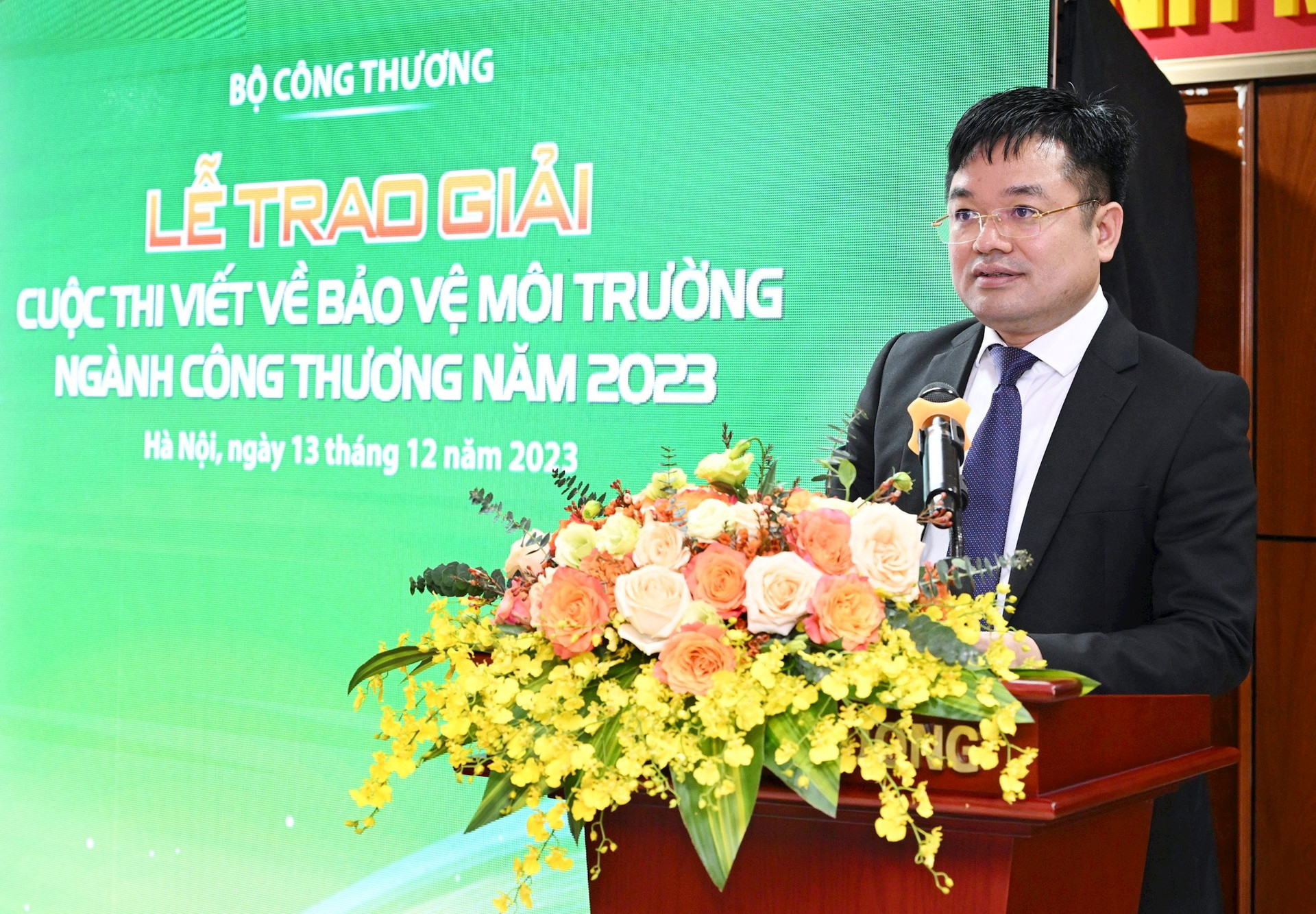 trao giai cuoc thi viet ve bao ve moi truong nganh cong thuong lan thu ii hinh 1