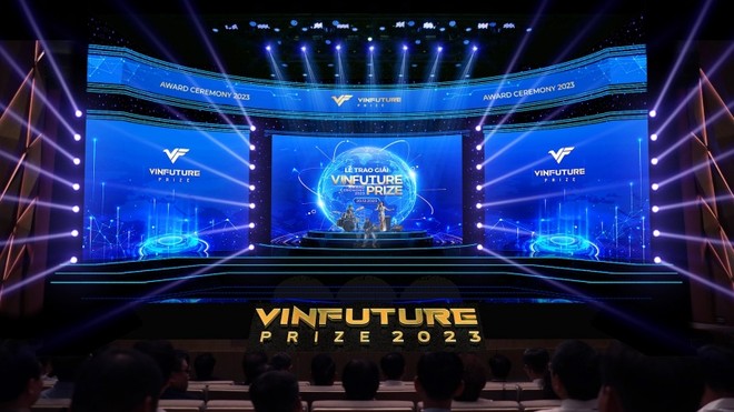 Chủ nhân của các giải thưởng VinFuture với tổng trị giá 4,5 triệu USD sẽ chính thức lộ diện trong Lễ trao giải diễn ra vào 20h10 tối mai (ngày 20/12) tại Nhà hát Hồ Gươm, Hà Nội