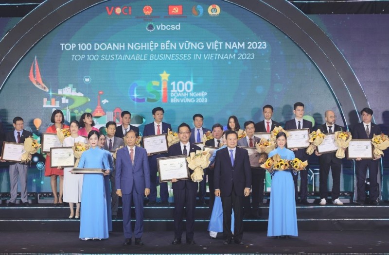 Acecook Việt Nam được vinh danh Top 100 doanh nghiệp phát triển bền vững năm 2023