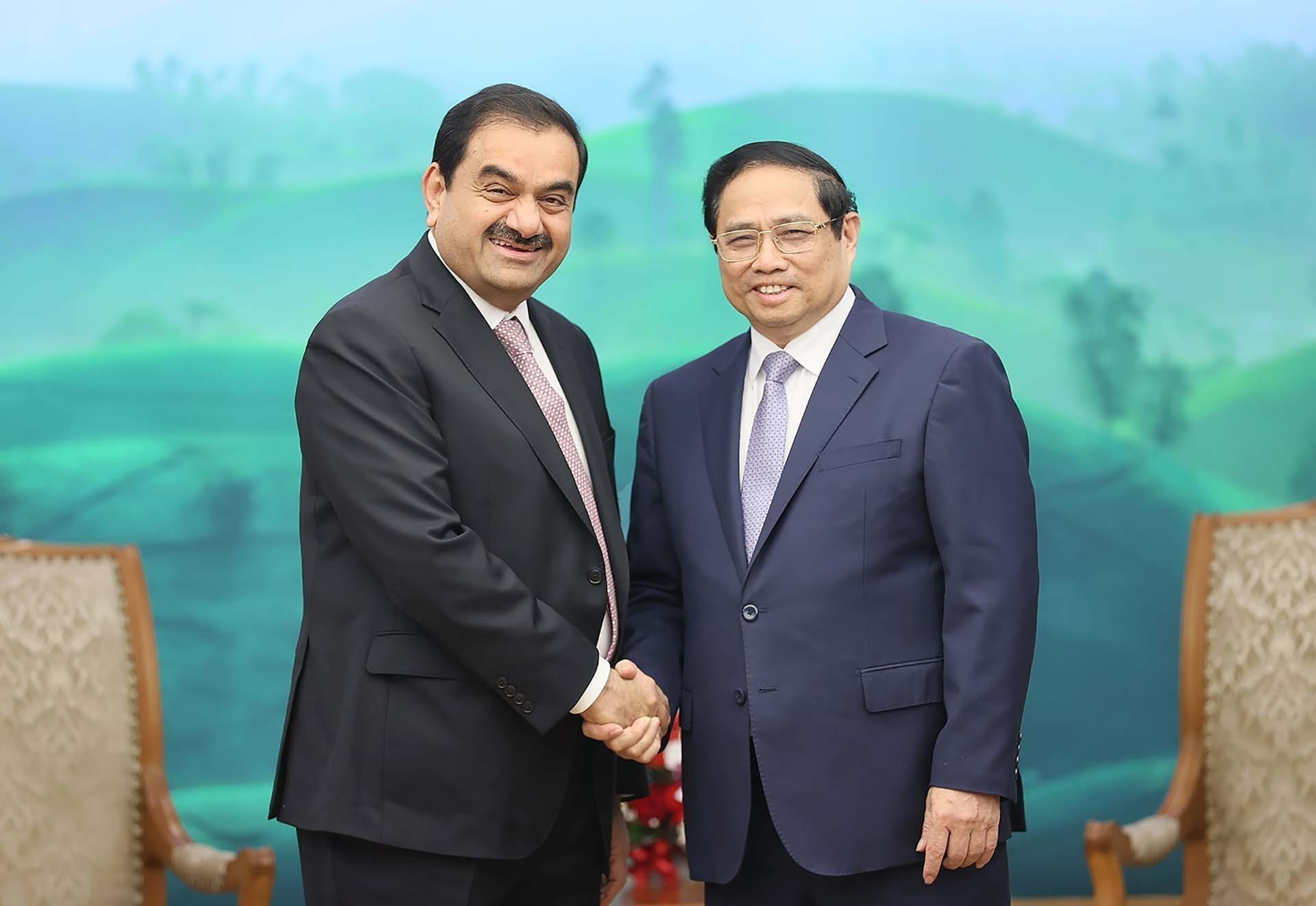 Thủ tướng Phạm Minh Chính tiếp ông Gautam Adani, Chủ tịch Tập đoàn Adani. (Nguồn: TTXVN)