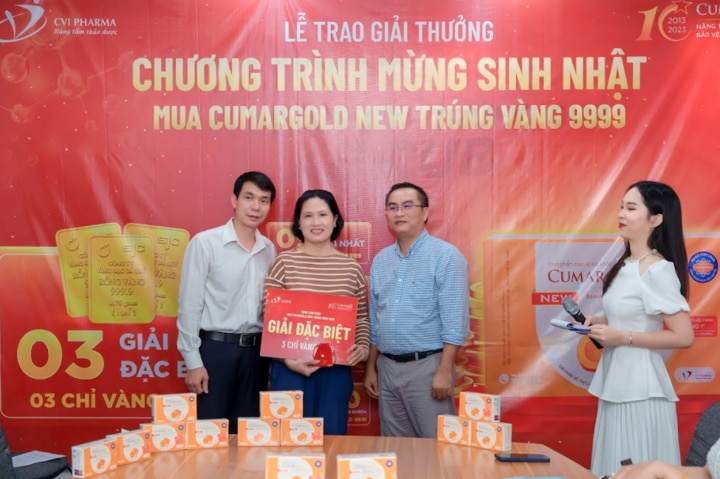 Chị Mai Thị Bích Phượng (An Giang) là khách hàng may mắn nhất trúng 3 chỉ vàng 9999.