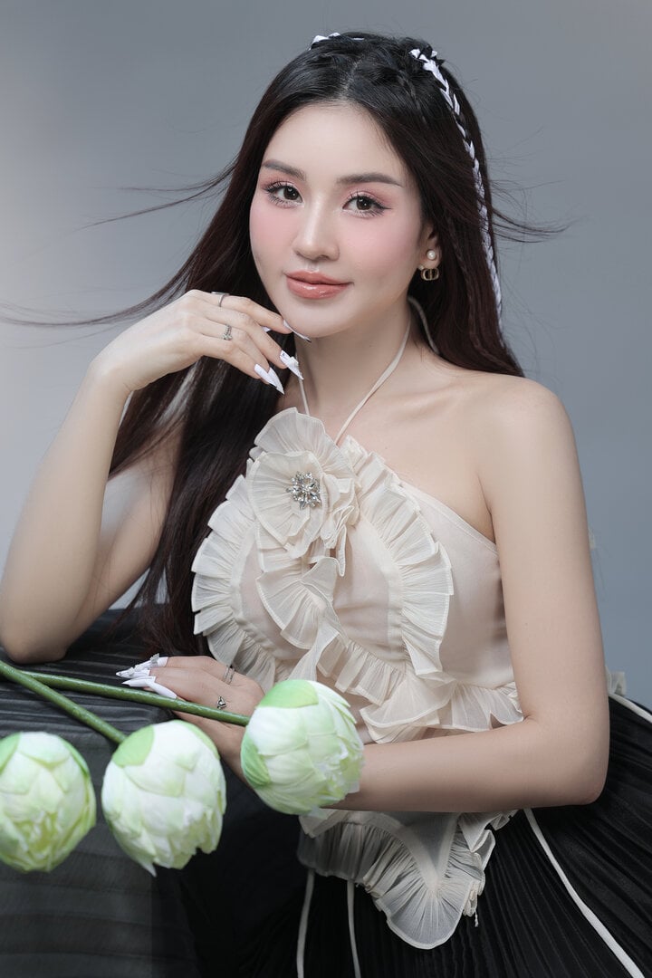 Album "Mơ duyên" là một album thuần dân gian, gồm 10 ca khúc phác hoạ nên chân dung âm nhạc của Mỹ Anh.