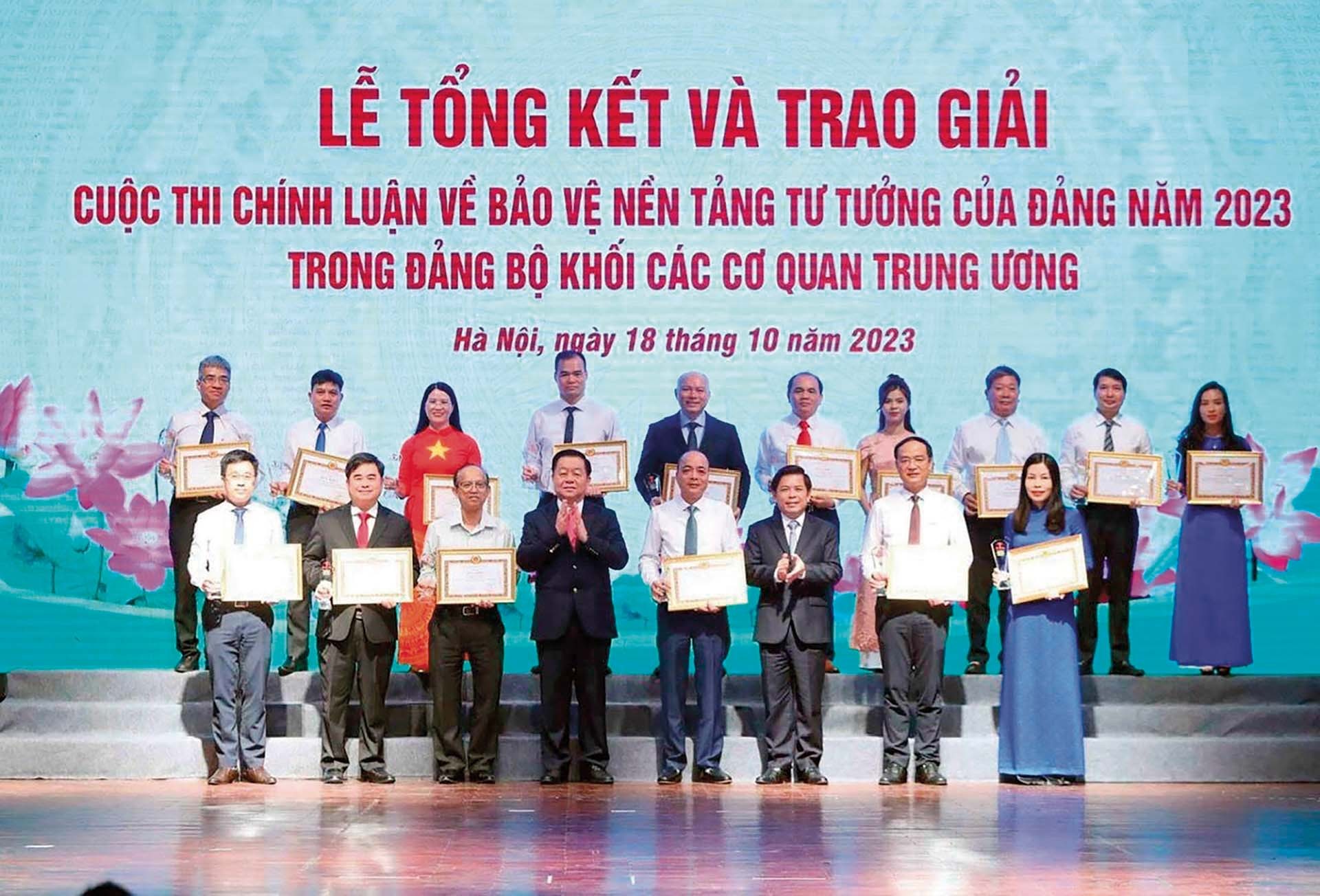 Bộ Ngoại giao nhận bằng khen của Đảng ủy khối về Cuộc thi chính luận bảo vệ nền tảng tư tưởng của Đảng năm 2023.